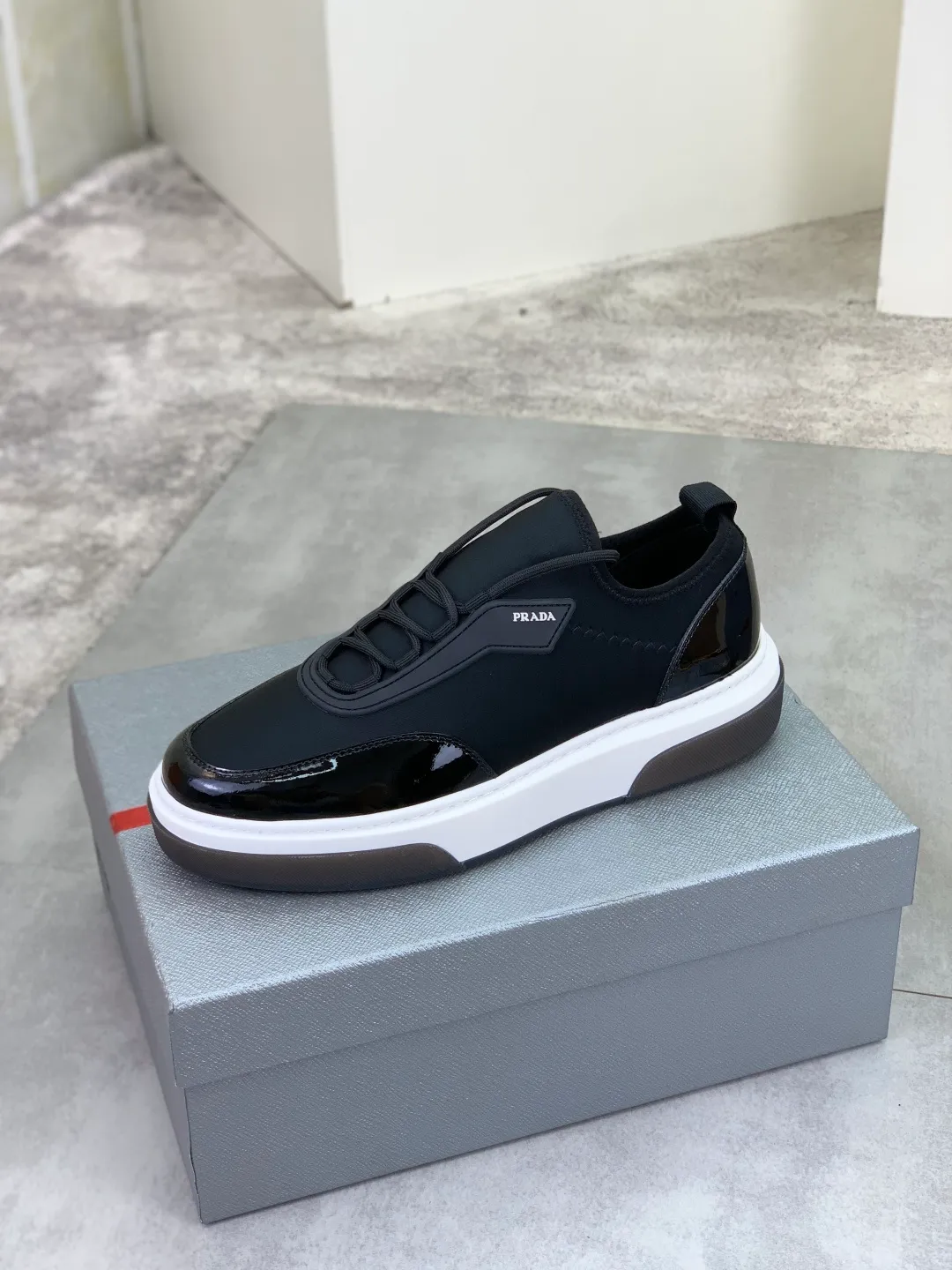 Men's men's shoes 💰P542💰 [New style] popular models are on the official website, 🆘 The trendy brand (Prada) mainly promotes popular models, avant-garde and versatile fashionable men's shoes private version mold opening, cowhide surface splicing 1:1.. Fashionable and simple, original imported cowhide lining cowhide feet; the atmosphere and personality are more fashionable, eye-catching and pursuing class. It will subvert the old idea and be a must-have for fashionistas with you! Must keep it! Tall and comfortable, large and low, high-end quality workmanship. Size: 38-44 3️⃣colors available.